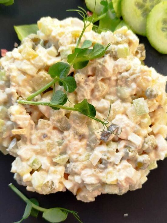 Kūpinātas vistas filejas salāti (400g)